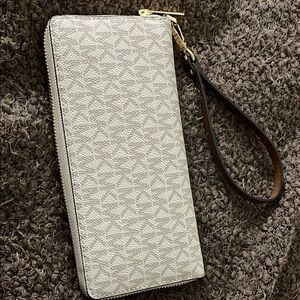 Stylish White Wristlet Wallet